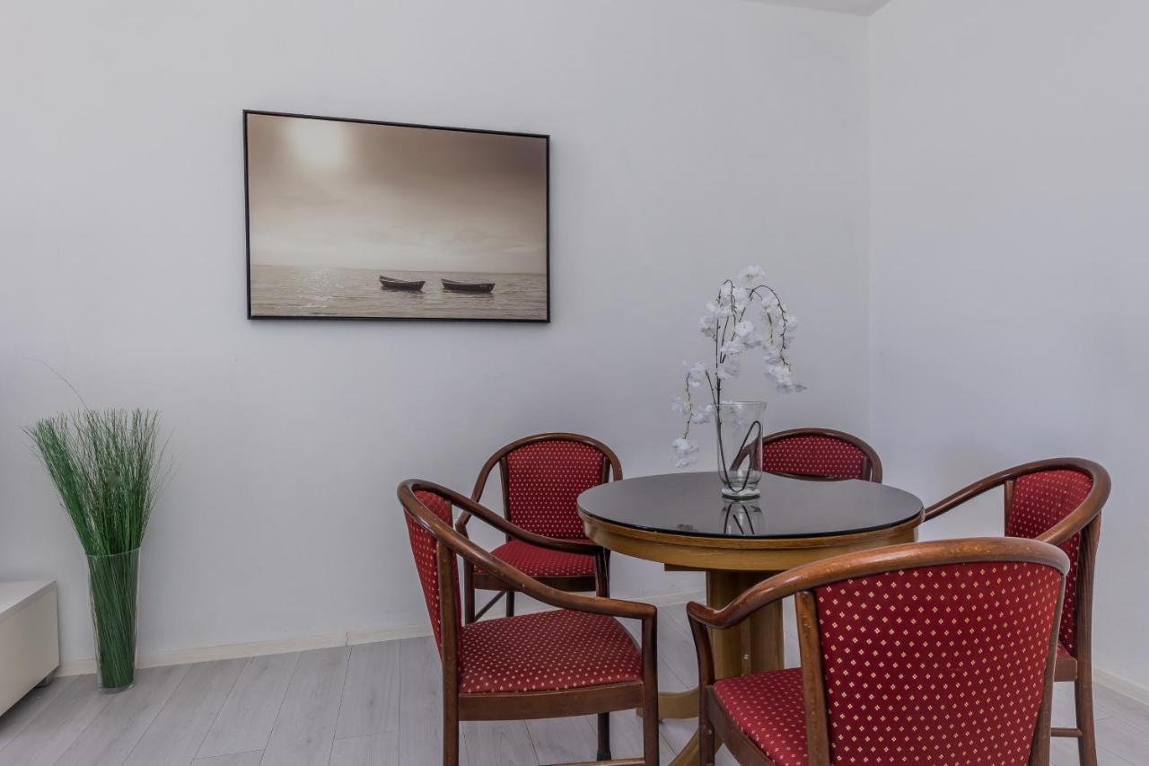 Seafront Apartments Karlo Kastela Exterior photo