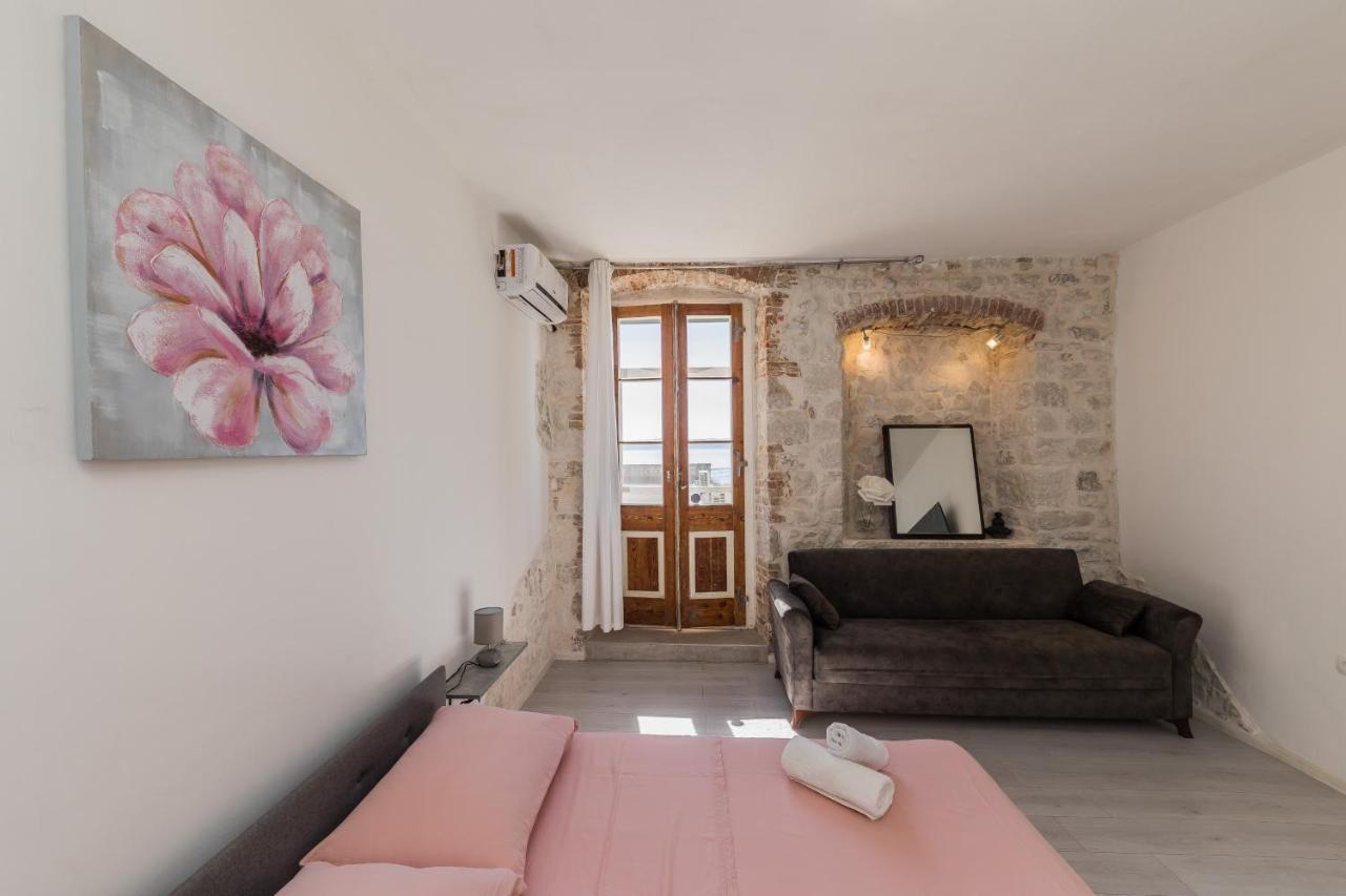 Seafront Apartments Karlo Kastela Exterior photo