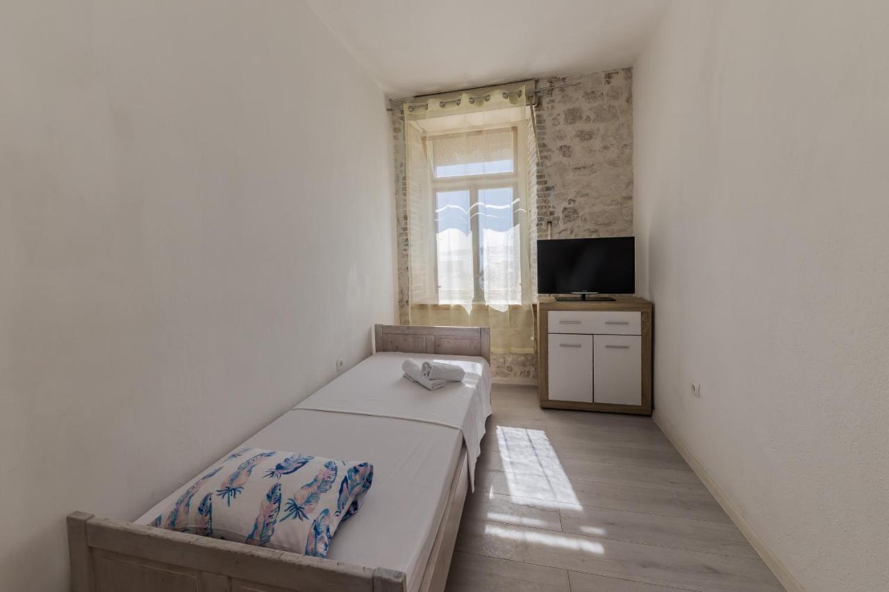 Seafront Apartments Karlo Kastela Exterior photo