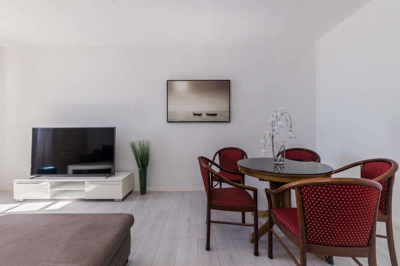 Seafront Apartments Karlo Kastela Exterior photo