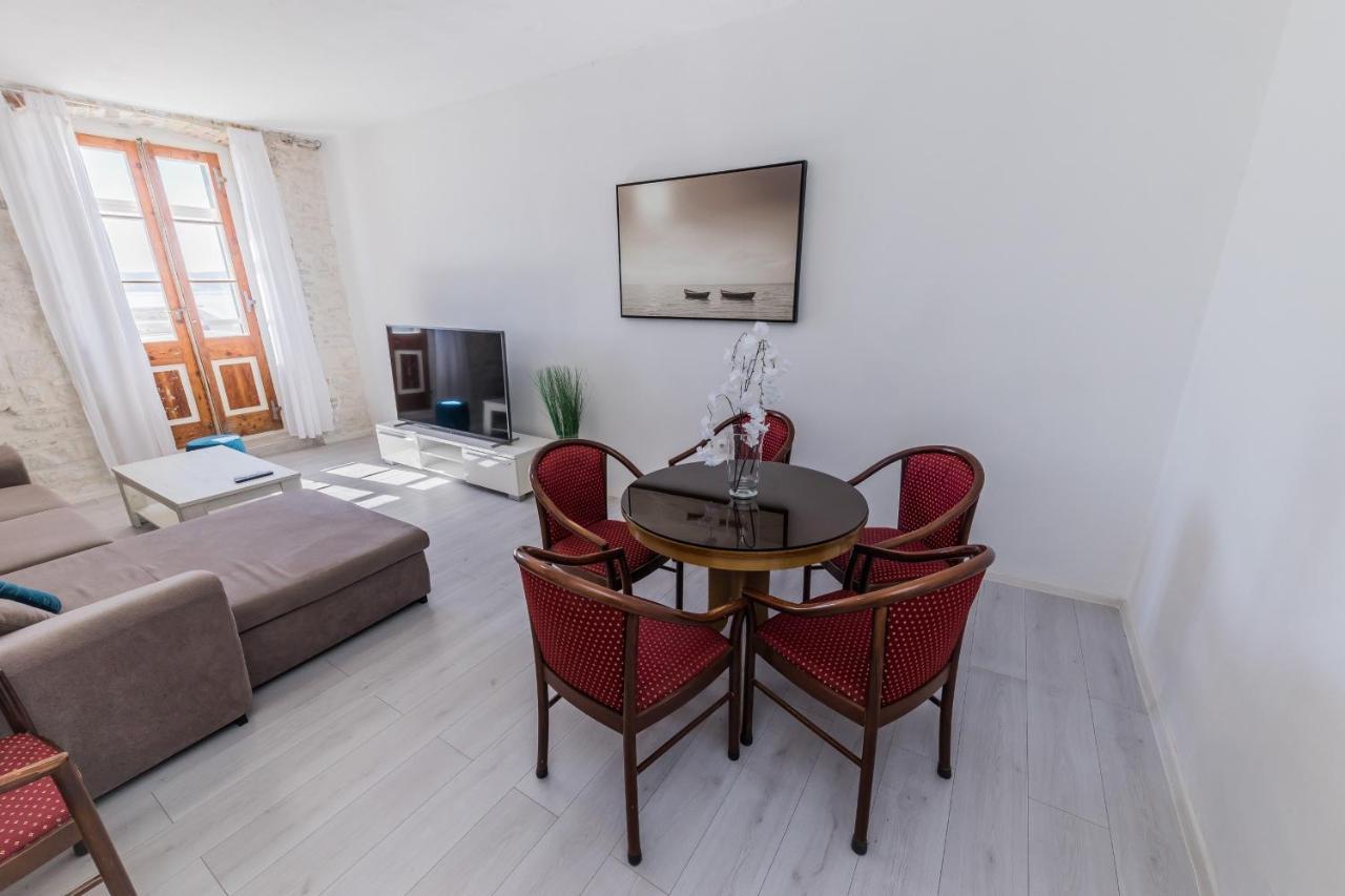 Seafront Apartments Karlo Kastela Exterior photo