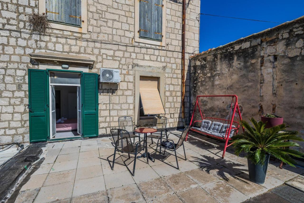 Seafront Apartments Karlo Kastela Exterior photo