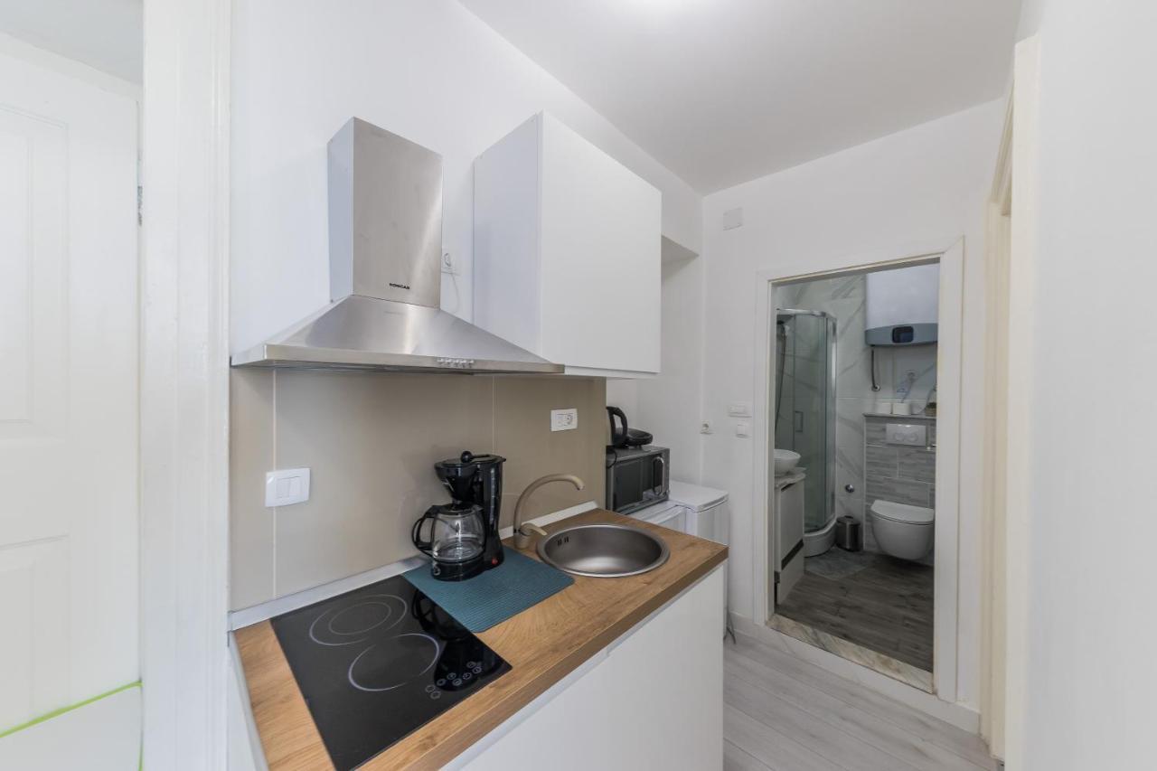 Seafront Apartments Karlo Kastela Exterior photo
