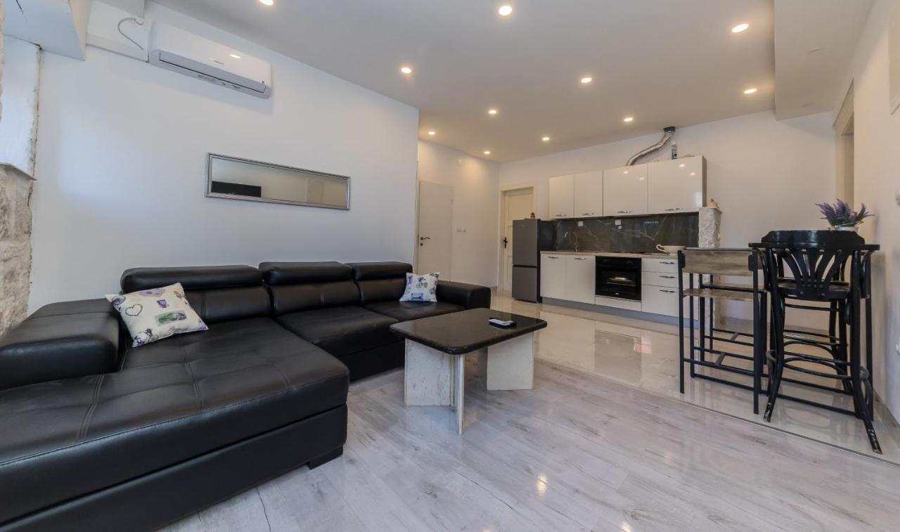 Seafront Apartments Karlo Kastela Exterior photo