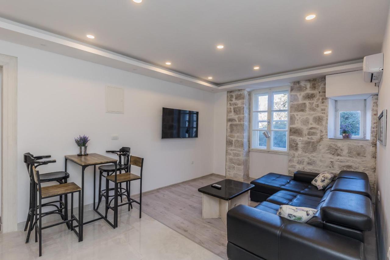 Seafront Apartments Karlo Kastela Exterior photo
